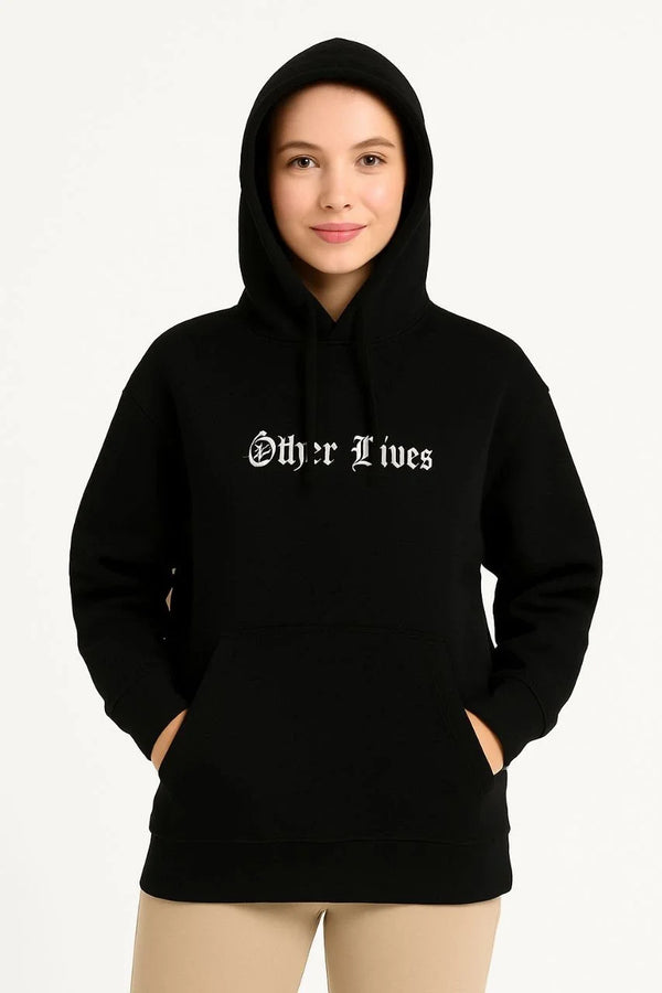Kadın Kapşonlu Sweatshirt – Oversize Üç İplik Şardonlu Hoodie, “Other Lives” Ön & Arka Baskılı, Kanguru Cepli, Kışlık Rahat Günlük Stil- Siyah